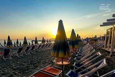 Sunset and Cocktail time on the beach &copy; Vacanze in Versilia.COM